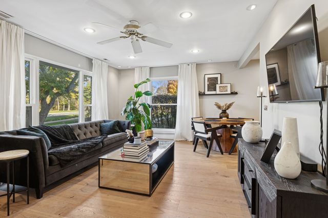 837 Pahl Road 837, Elk Grove Village, IL 60007