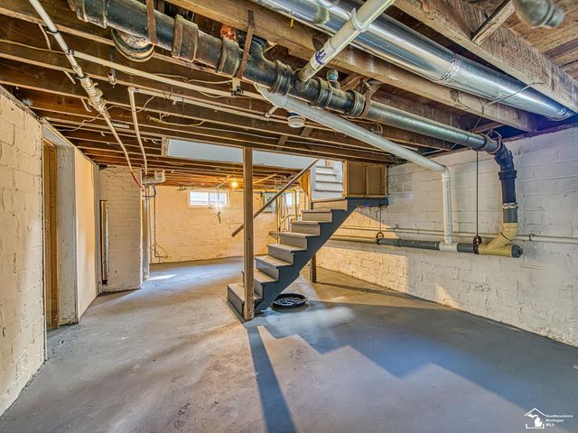 1103 W Temperance Road, Temperance, MI 48182