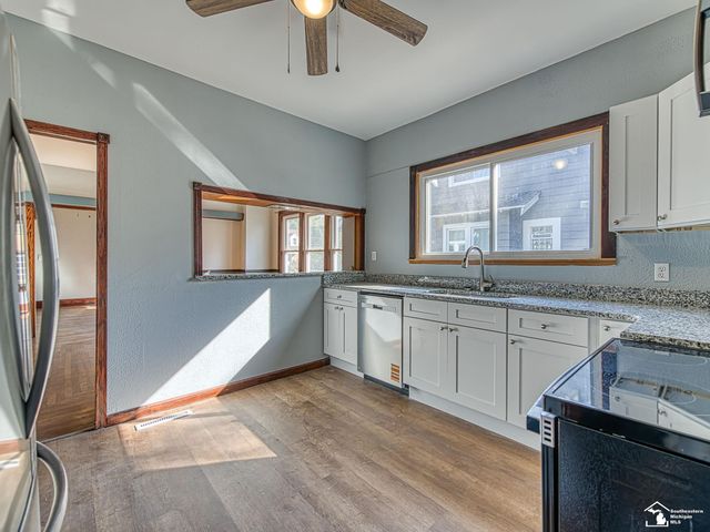 1103 W Temperance Road, Temperance, MI 48182