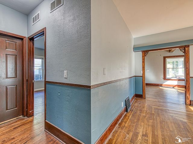 1103 W Temperance Road, Temperance, MI 48182