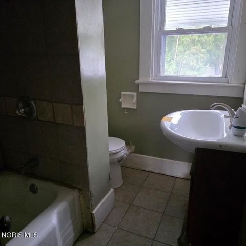 3715 Hazelhurst Avenue, Toledo, OH 43612