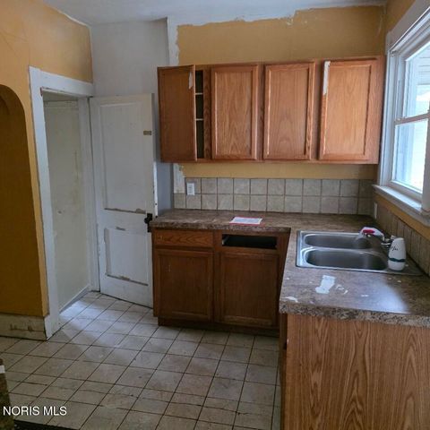 3715 Hazelhurst Avenue, Toledo, OH 43612