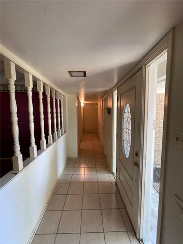 5300 Lake Crest Drive, Waco, TX 76710