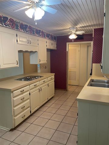 5300 Lake Crest Drive, Waco, TX 76710