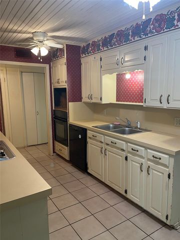 5300 Lake Crest Drive, Waco, TX 76710