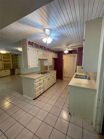 5300 Lake Crest Drive, Waco, TX 76710