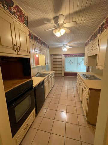 5300 Lake Crest Drive, Waco, TX 76710