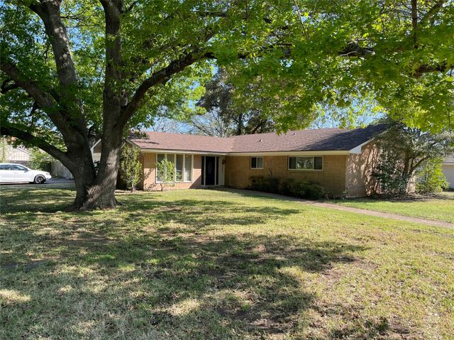 5300 Lake Crest Drive, Waco, TX 76710