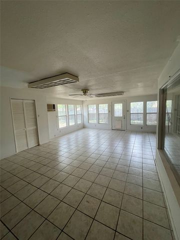 5300 Lake Crest Drive, Waco, TX 76710