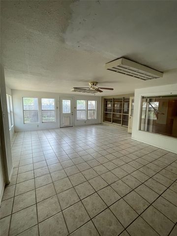 5300 Lake Crest Drive, Waco, TX 76710