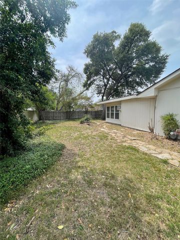 5300 Lake Crest Drive, Waco, TX 76710