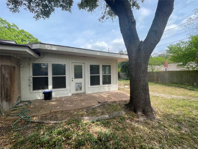 5300 Lake Crest Drive, Waco, TX 76710