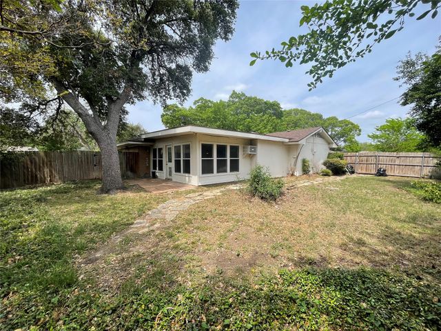 5300 Lake Crest Drive, Waco, TX 76710