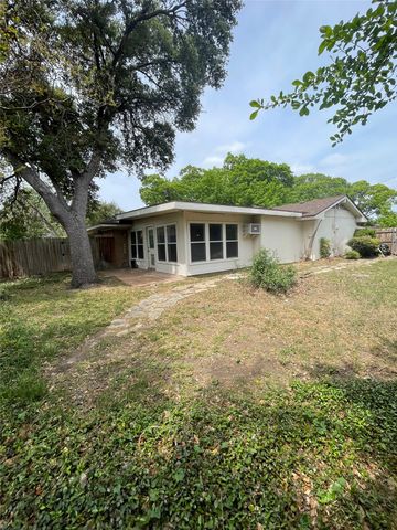 5300 Lake Crest Drive, Waco, TX 76710