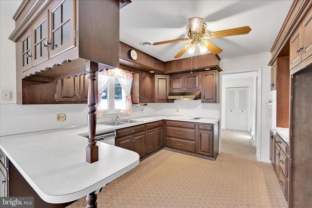 35 APPLE LN, Myerstown, PA 17067