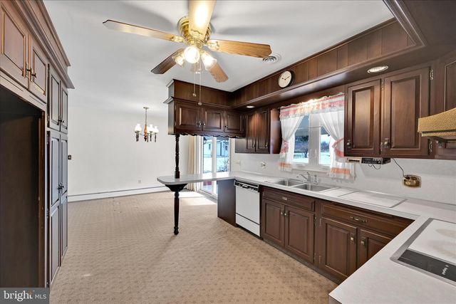 35 APPLE LN, Myerstown, PA 17067