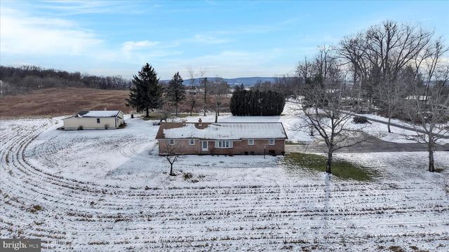 35 APPLE LN, Myerstown, PA 17067