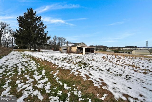 35 APPLE LN, Myerstown, PA 17067
