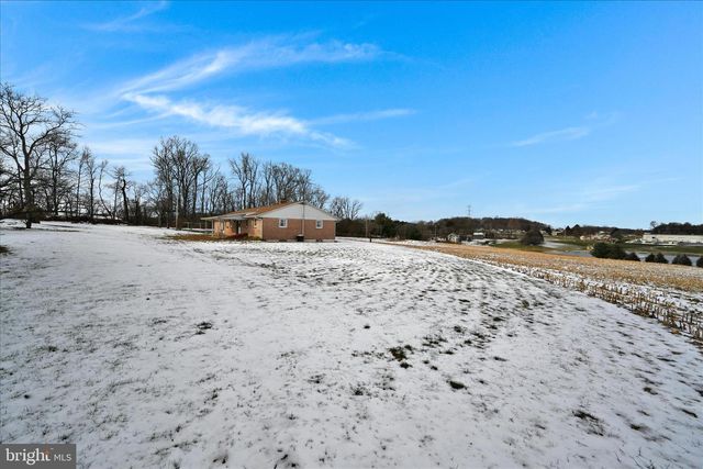 35 APPLE LN, Myerstown, PA 17067