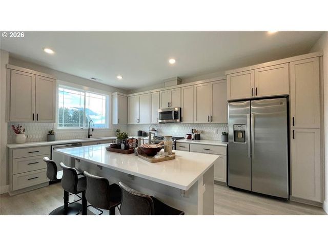 16786 Sw LEAF Ln, Portland, OR 97224