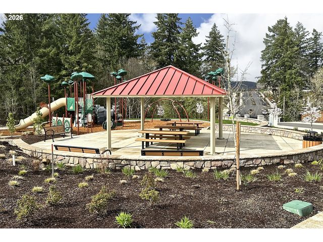 16786 Sw LEAF Ln, Portland, OR 97224