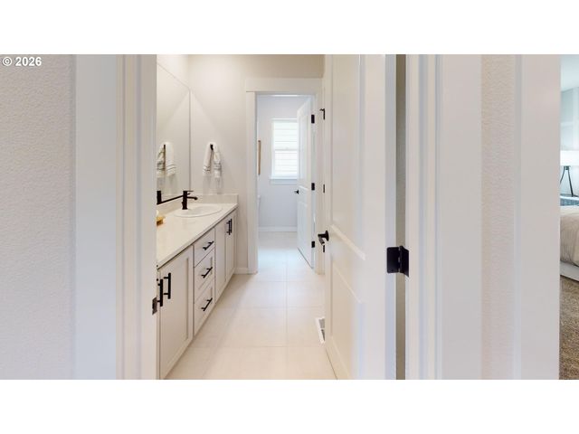 16786 Sw LEAF Ln, Portland, OR 97224