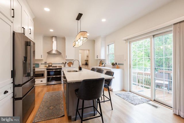 866 STONEBRIDGE DR, Lancaster, PA 17601