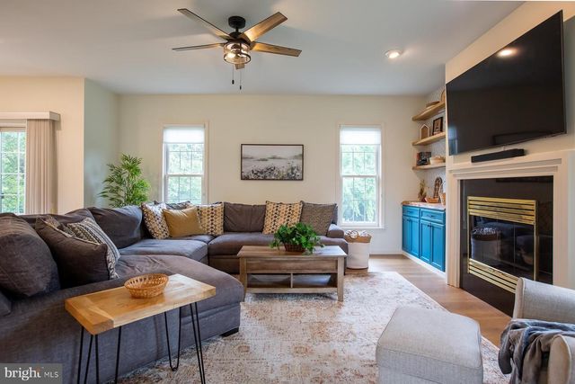 866 STONEBRIDGE DR, Lancaster, PA 17601