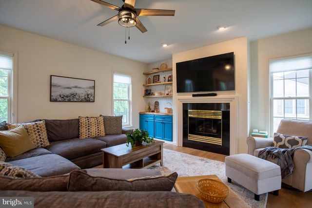 866 STONEBRIDGE DR, Lancaster, PA 17601