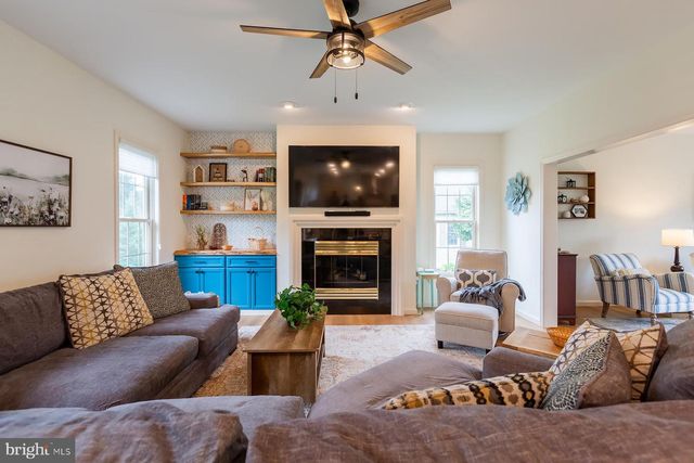 866 STONEBRIDGE DR, Lancaster, PA 17601