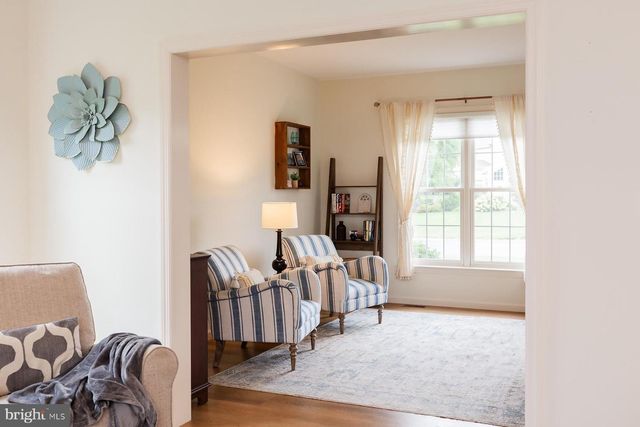 866 STONEBRIDGE DR, Lancaster, PA 17601