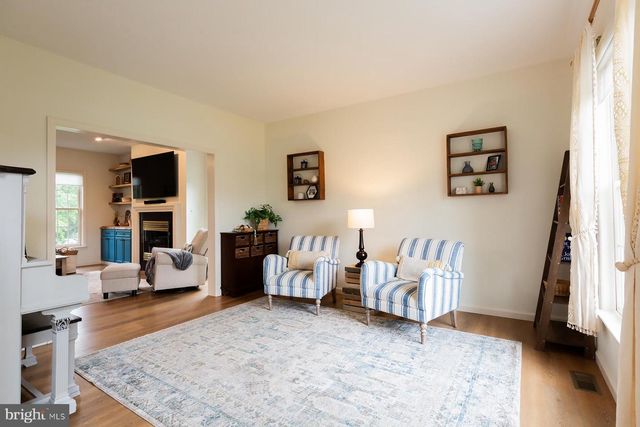 866 STONEBRIDGE DR, Lancaster, PA 17601