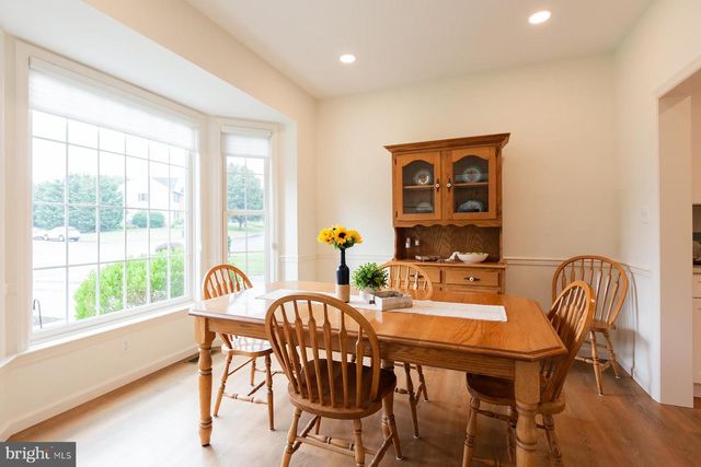 866 STONEBRIDGE DR, Lancaster, PA 17601