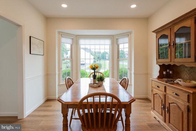 866 STONEBRIDGE DR, Lancaster, PA 17601