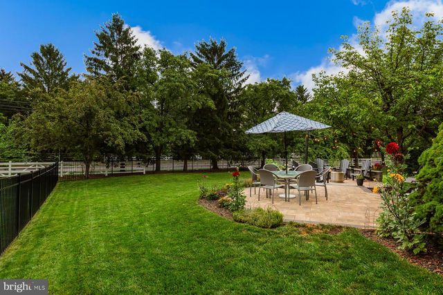 866 STONEBRIDGE DR, Lancaster, PA 17601