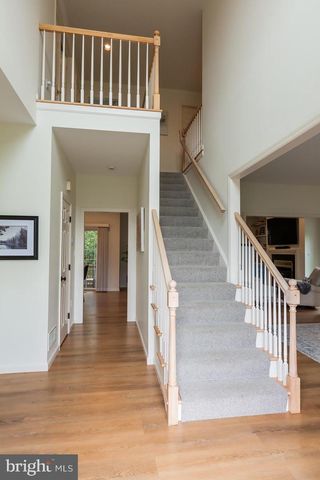 866 STONEBRIDGE DR, Lancaster, PA 17601