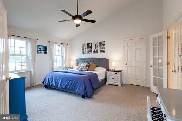 866 STONEBRIDGE DR, Lancaster, PA 17601