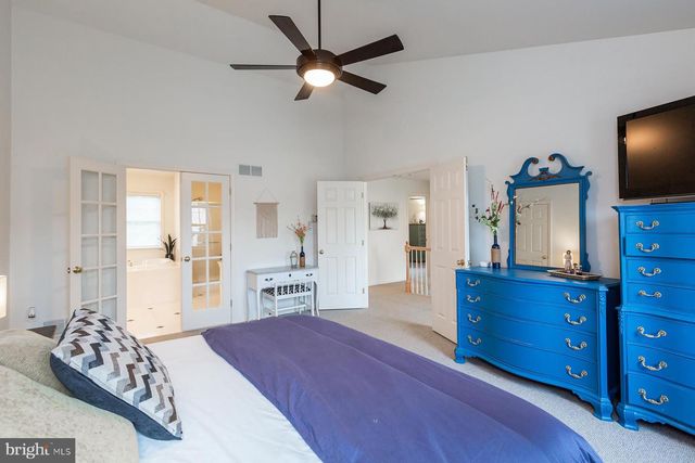 866 STONEBRIDGE DR, Lancaster, PA 17601