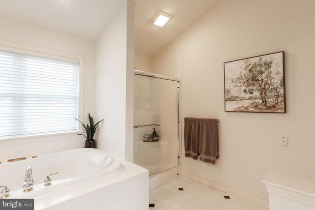 866 STONEBRIDGE DR, Lancaster, PA 17601