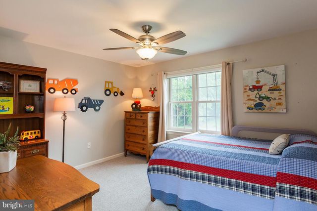 866 STONEBRIDGE DR, Lancaster, PA 17601