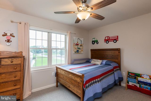 866 STONEBRIDGE DR, Lancaster, PA 17601