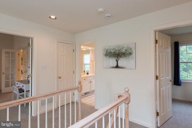 866 STONEBRIDGE DR, Lancaster, PA 17601