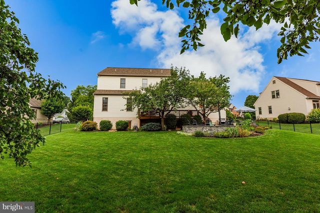 866 STONEBRIDGE DR, Lancaster, PA 17601