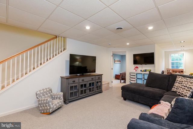 866 STONEBRIDGE DR, Lancaster, PA 17601