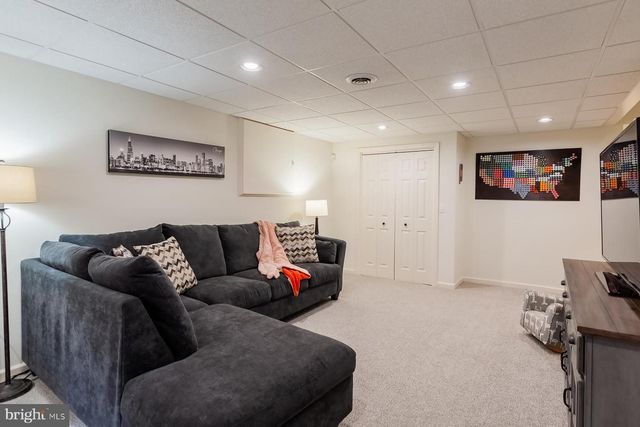 866 STONEBRIDGE DR, Lancaster, PA 17601