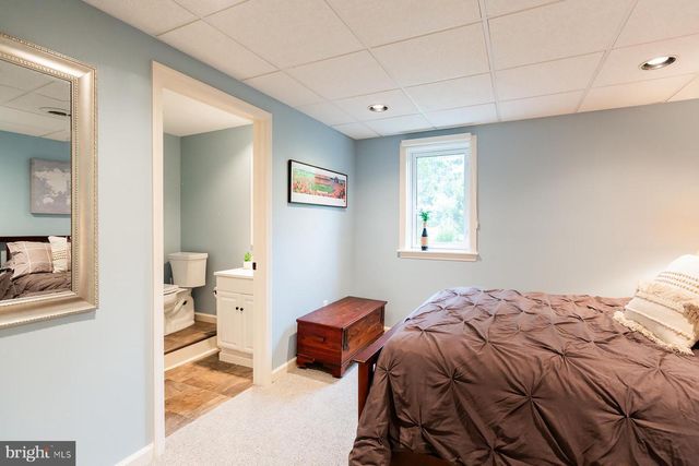 866 STONEBRIDGE DR, Lancaster, PA 17601