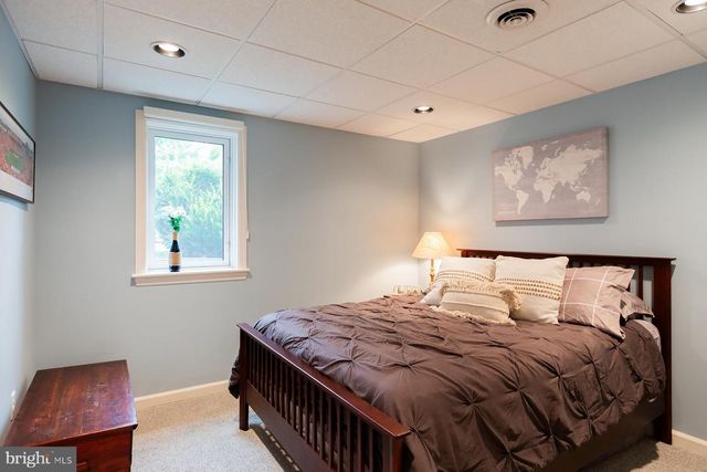 866 STONEBRIDGE DR, Lancaster, PA 17601