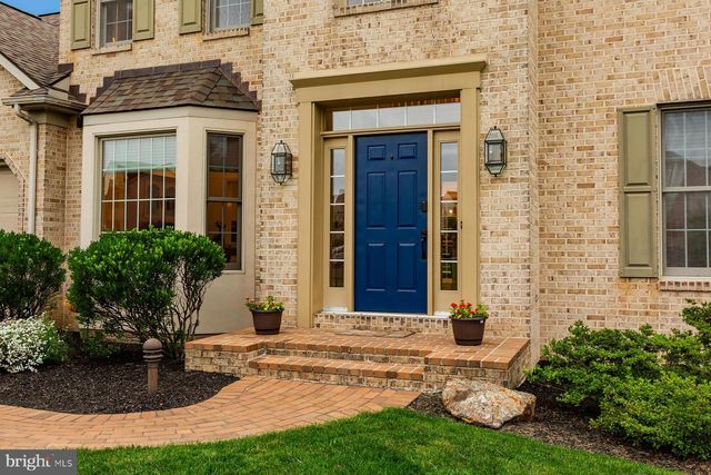 866 STONEBRIDGE DR, Lancaster, PA 17601