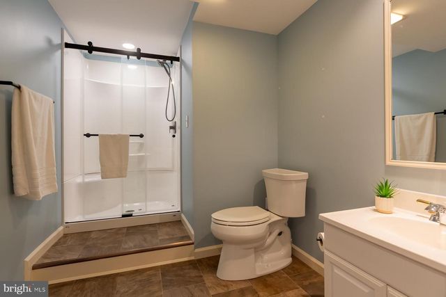 866 STONEBRIDGE DR, Lancaster, PA 17601