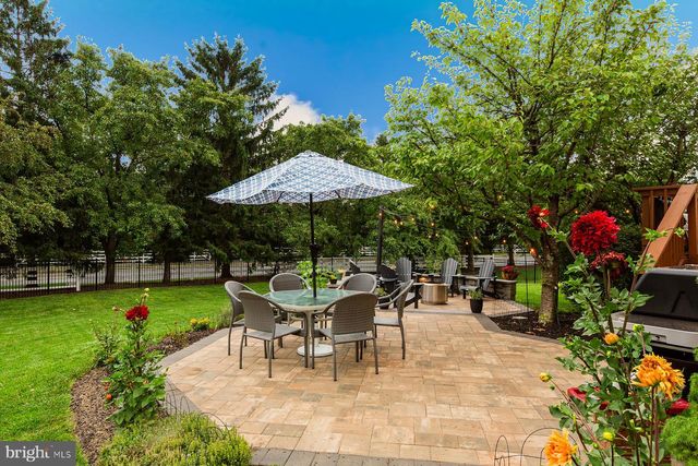 866 STONEBRIDGE DR, Lancaster, PA 17601